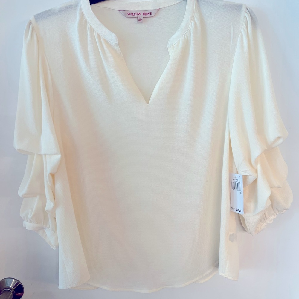 Willow Drive ladies blouse with ruffled sleeves